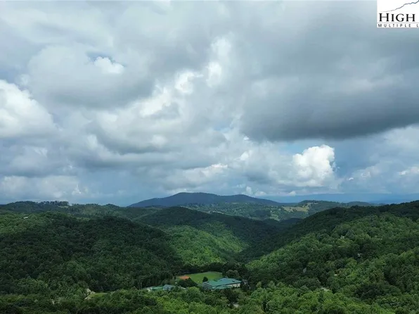 113 Arrowhead Road, Beech Mountain, NC 28604