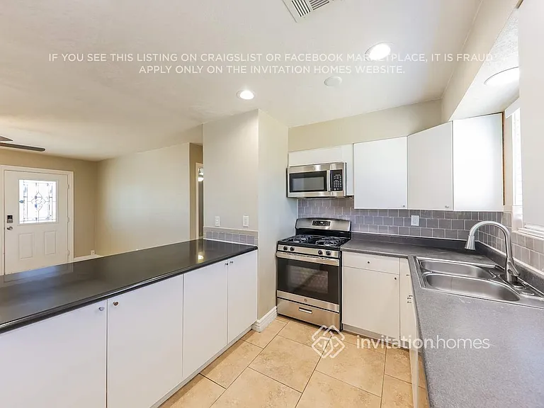 2247 W Cortez St — Photo 9
