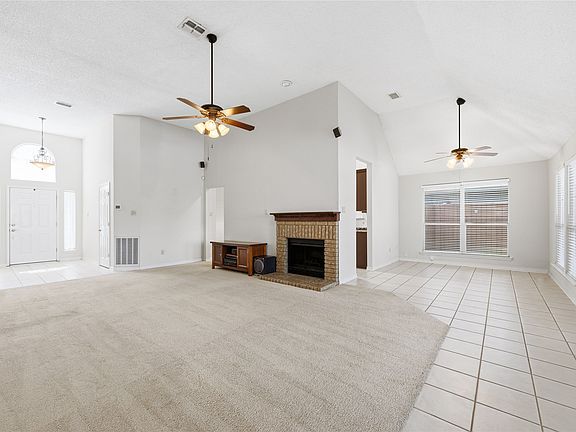3rd image of 840 Lionel Way