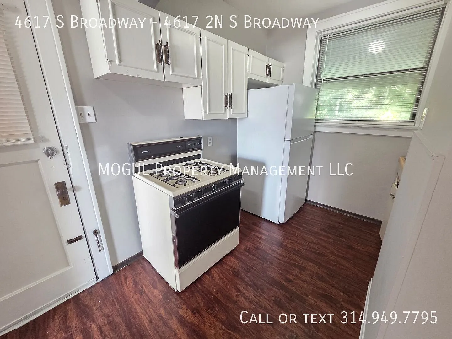 September Special $399 Moves You In South Broadway 1 Bedroom — Photo 2