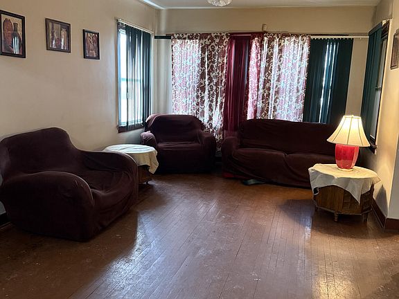 2nd image of 833 Fillmore St