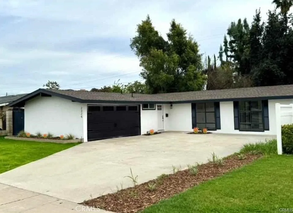 2324 W Palm Ave