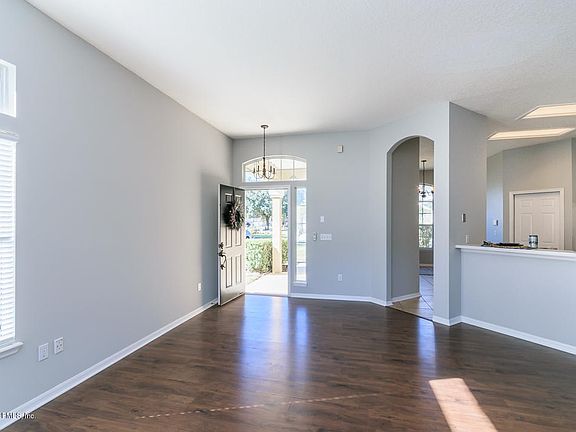 5th image of 444 Morning Glory Ln N