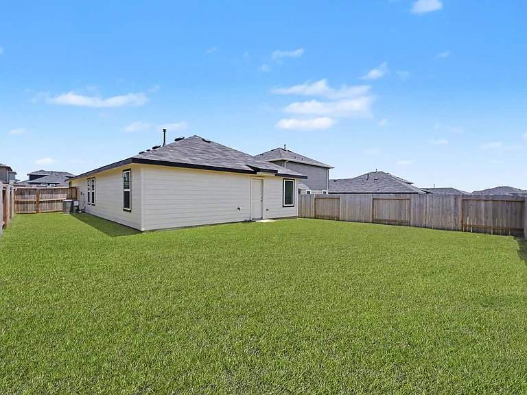 40839 Hawthorne Glades St — Photo 34