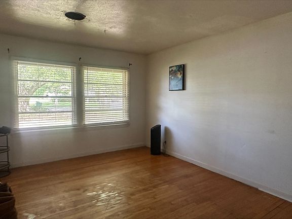 3rd image of 9 Byron Rd