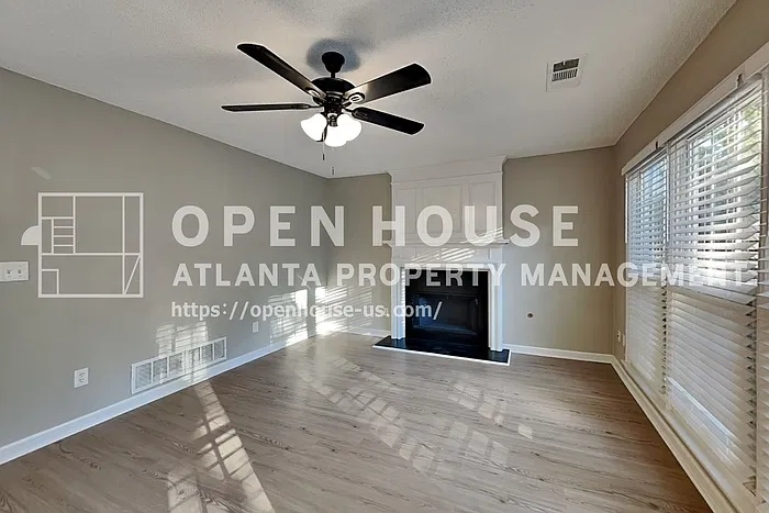4 bed, 2.5 bath, 1950 sqft, $2,800 — Photo 3