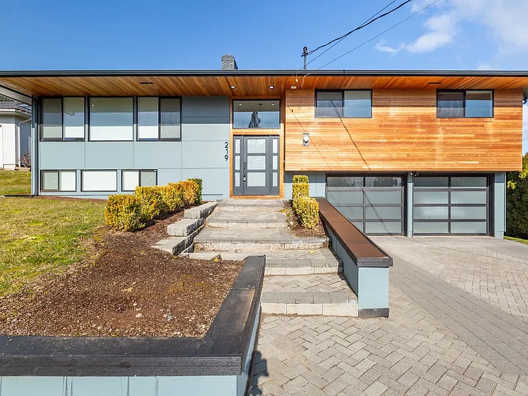219 NW 19th Ave — Photo 3