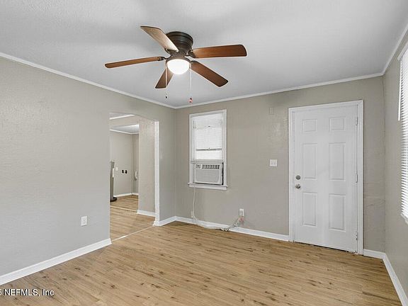 3rd image of 2119 LOUISE Street