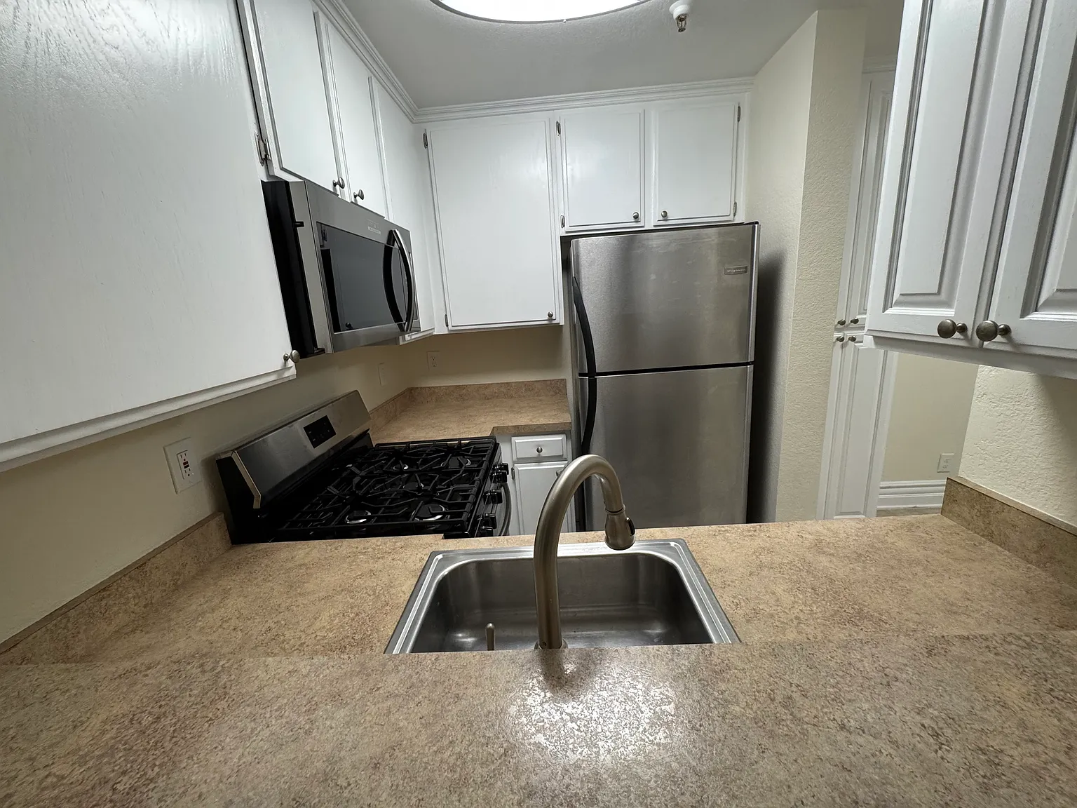 Garden Court Apartments — Photo 4