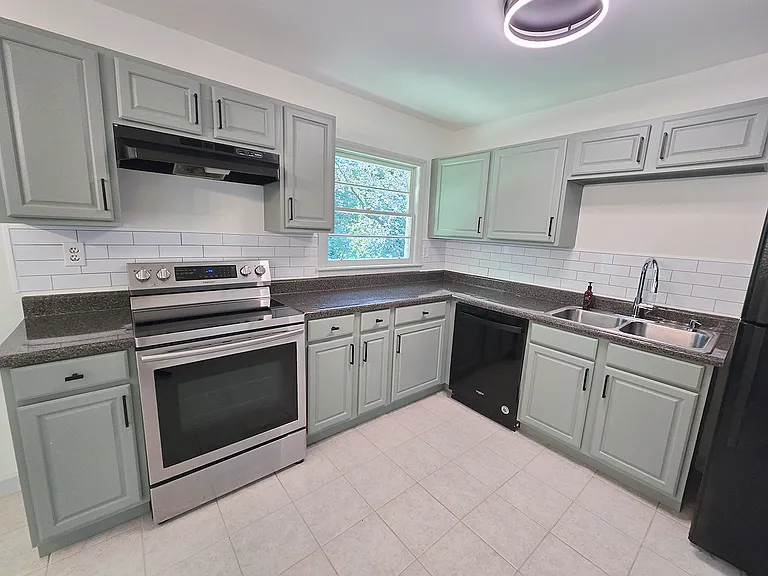 2863 Catalina Dr — Photo 9