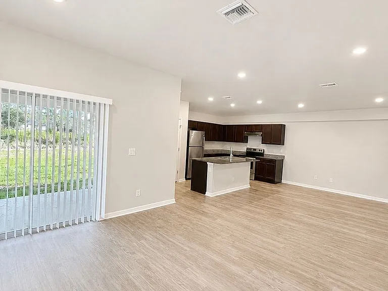 361 Greenbriar Blvd — Photo 2