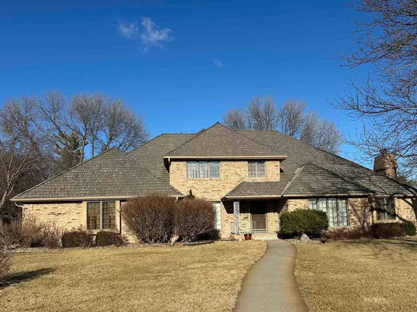 1016 Highland Dr, Hastings, NE 68901