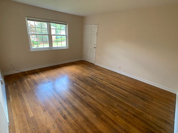 5th image of 1900 Courtney Dr APT B
