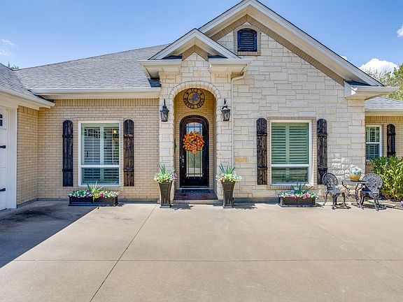 3rd image of 8528 Summerhill Ln