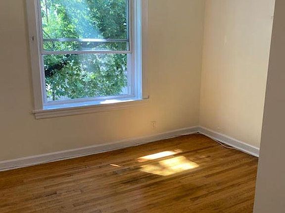 2nd image of 1710 W Ainslie St #2