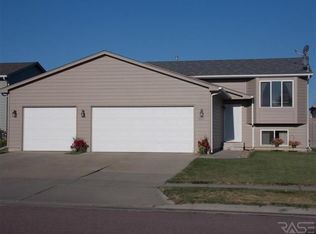 821 S Wheatland Ave, Sioux Falls, SD 57106