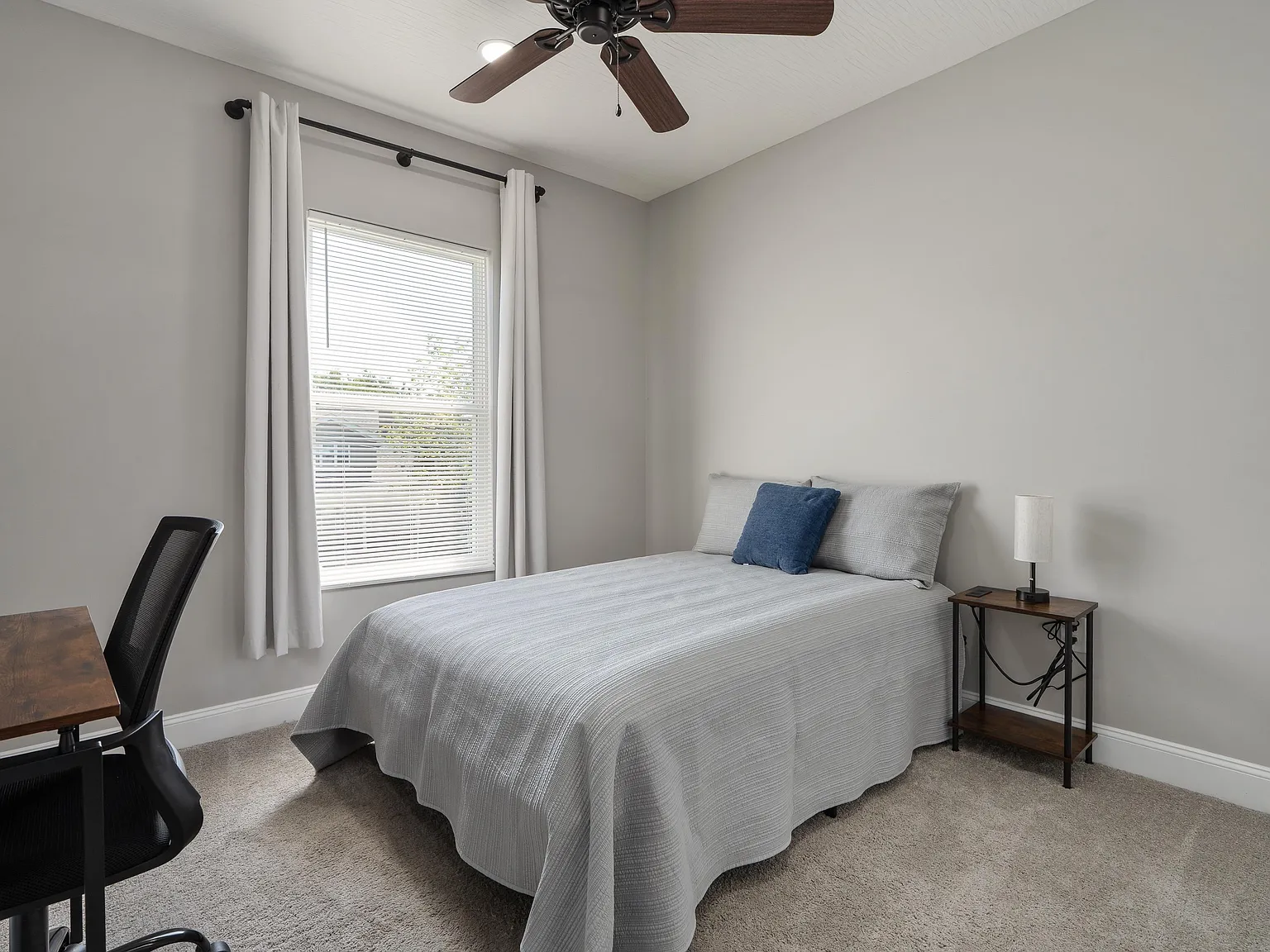 4 bed, 3.0 bath, 1806 sqft, $1,070 — Photo 2