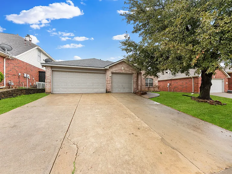 4835 Crown Dr — Photo 40