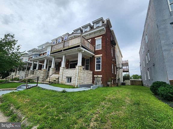 2nd image of 947 Brooks Ln Unit 1