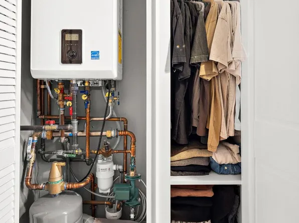 410 Adams Street image 11 of 13