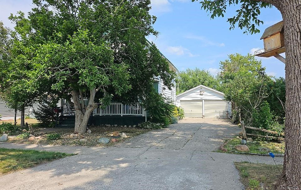 2nd image of 909 8th Ave