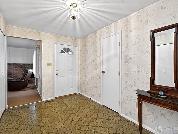 5th image of 808 Fairgrove Way