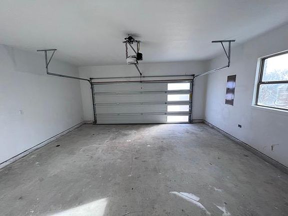 3rd image of 1063 Lake Trail Dr