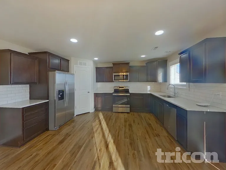 7407 Benecia Dr — Photo 5
