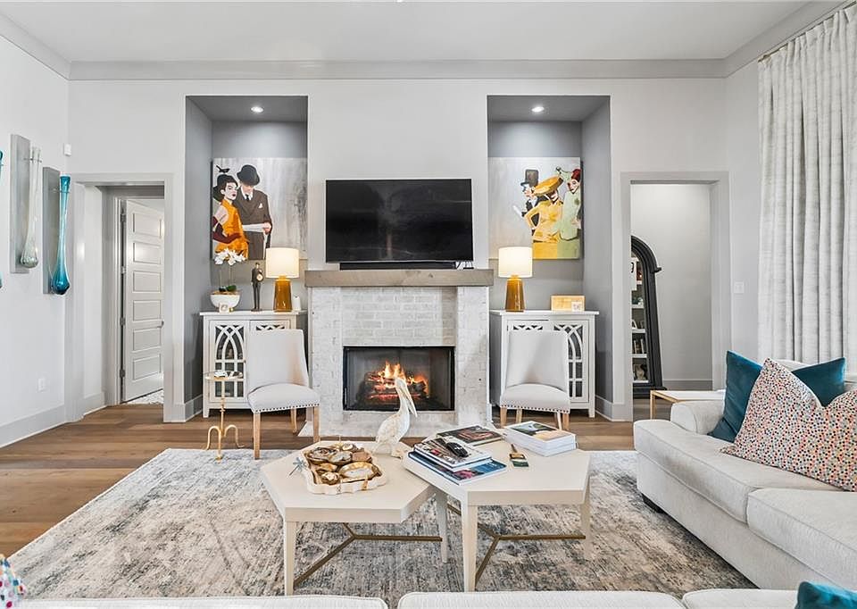 1st image of 201 Rue Chantilly