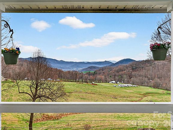 3rd image of 120 Mountain Mist Ln