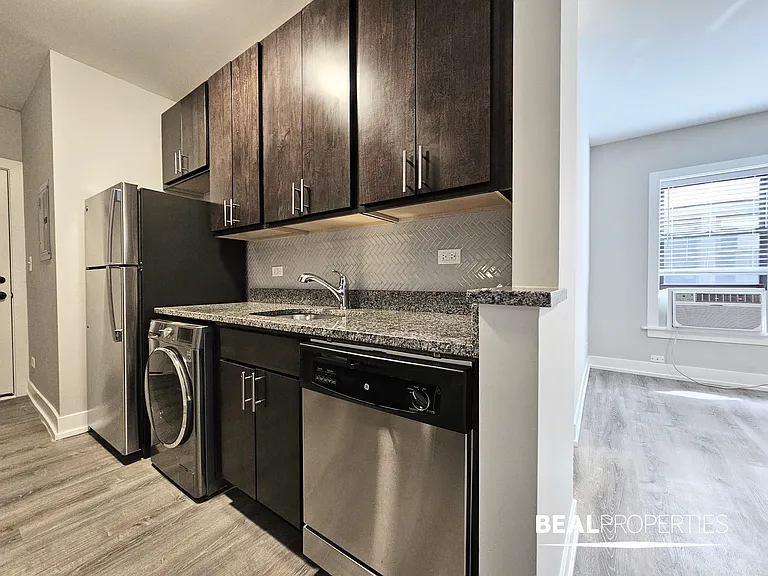 701-715 West Brompton — Photo 31