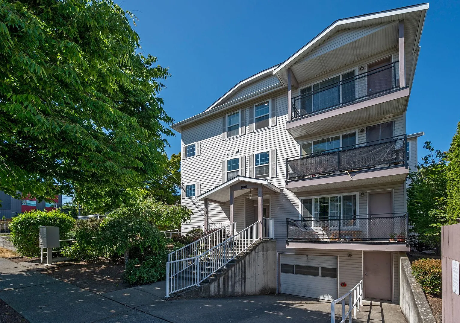 Linden Green Apartments — Photo 2