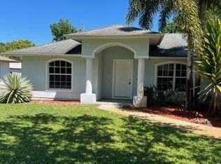 437 Pine St, Sebastian, FL 32958