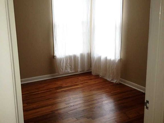 3rd image of 5821 Calmont Ave