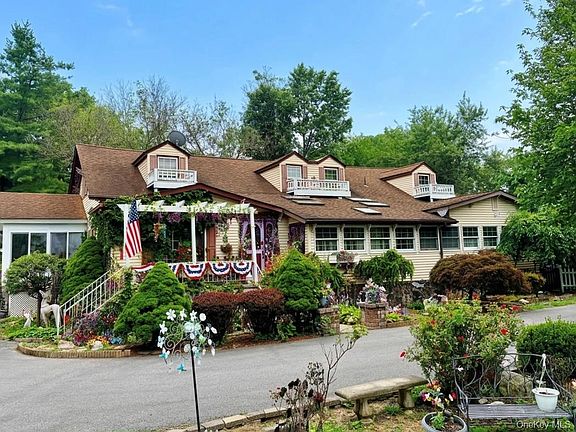 2nd image of 48 Maple Avenue
