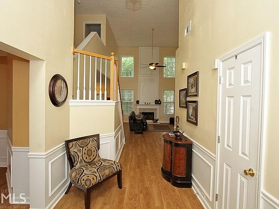 3rd image of 125 Rosemary Pl