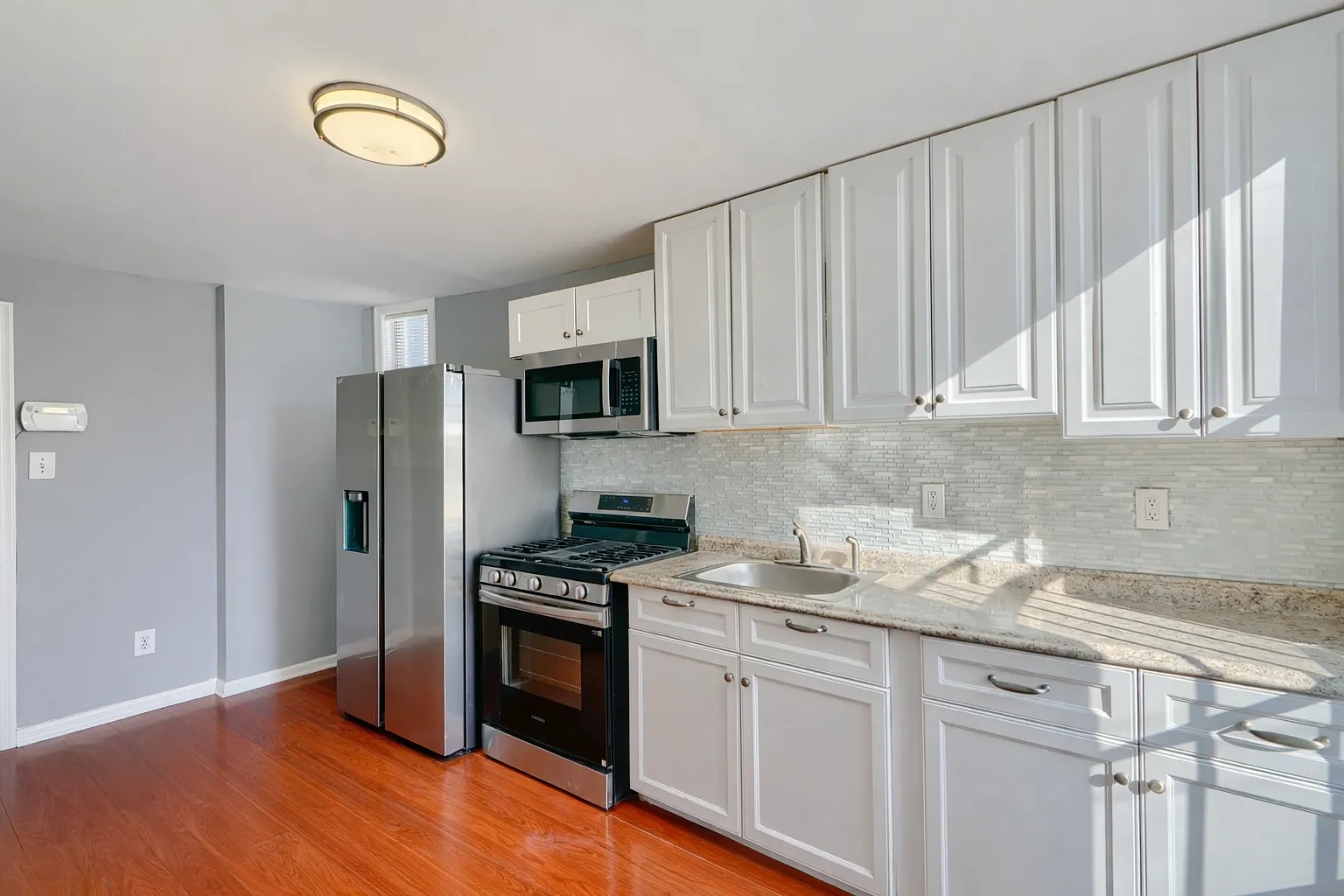 4 bed, 1900 sqft, $2,100 — Photo 1