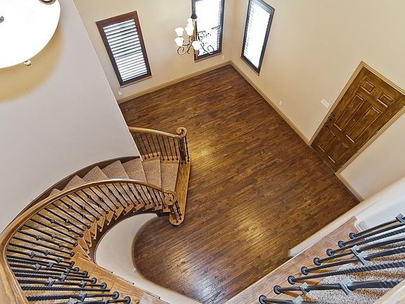 3rd image of 2704 Waters Edge Dr