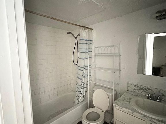 5th image of 3522 Oakwood Dr APT 14