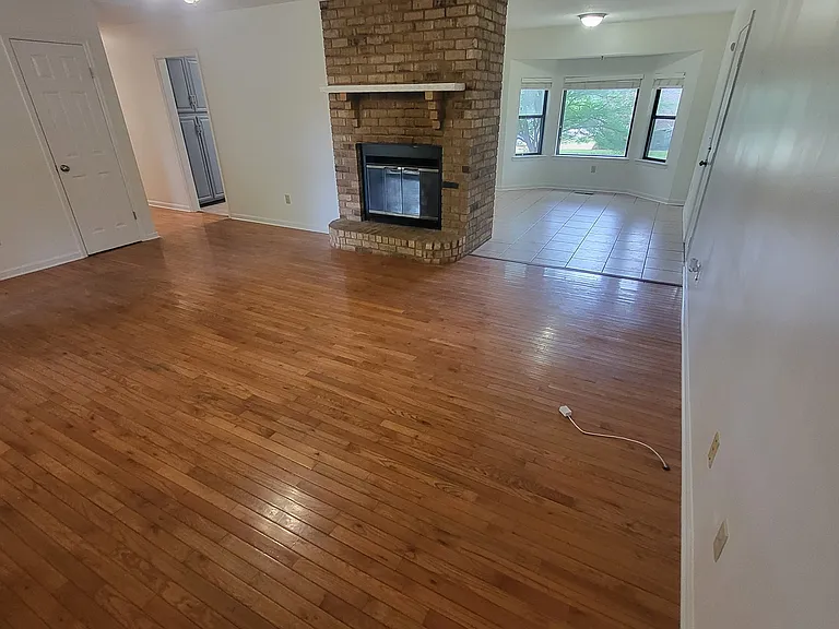 7001 Pauline Cir — Photo 9