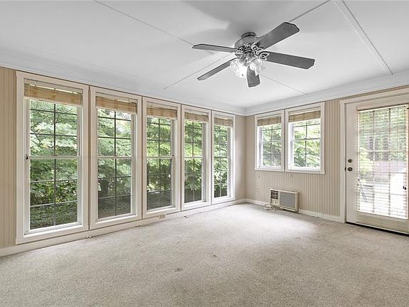 5th image of 3041 Courtney Dr SW