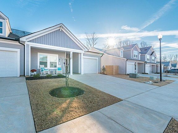 3rd image of 1135 Clareton Drive #5c