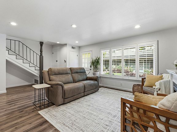 5th image of 2561 Fountainhead Dr