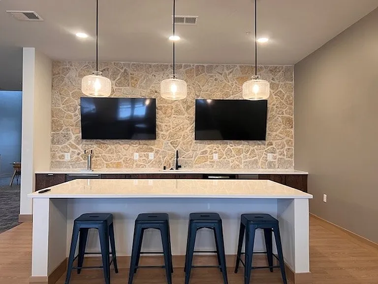 Homestead Luxury Apartments — Photo 8