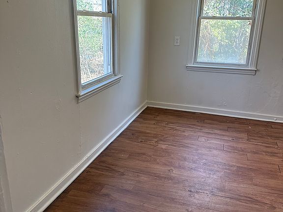 4th image of 108 Durham St #B