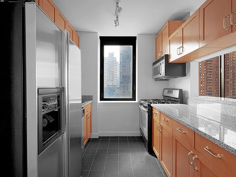 420 W 42nd St #38F — Photo 5