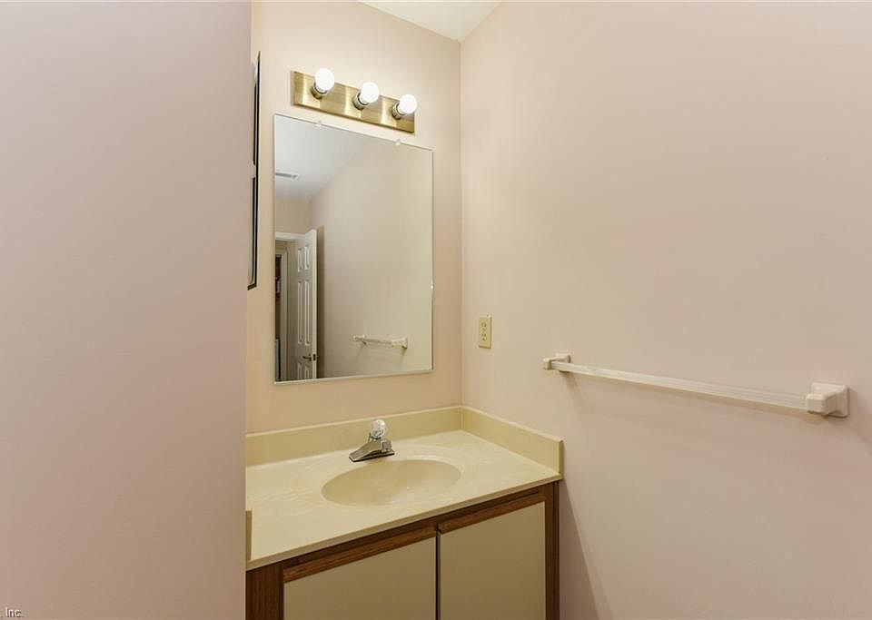 1st image of 830 Zircon Ct