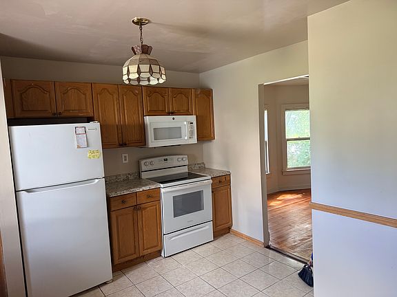 3rd image of 2 Ray St Unit 2