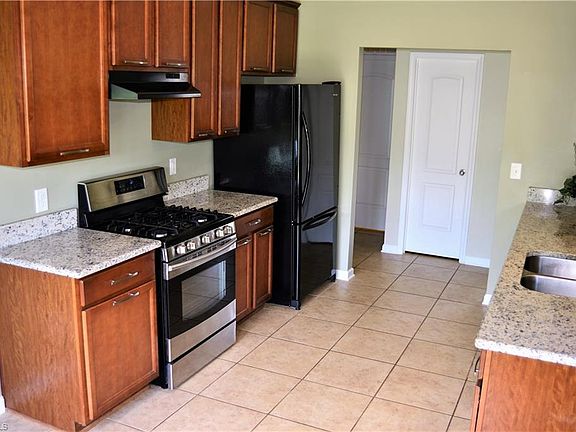 3rd image of 2033 Briar Run Dr