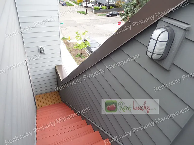 4304 Evanston Ave N — Photo 28